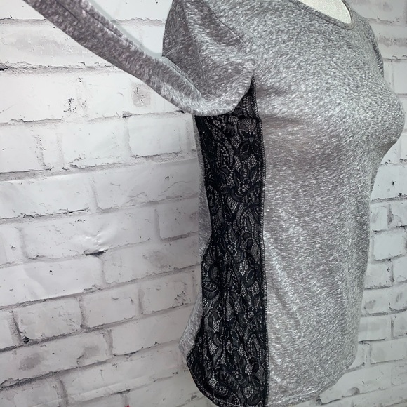 5/$35 💥 Women’s Gap Long Sleeve T-Shirt - Picture 1 of 7